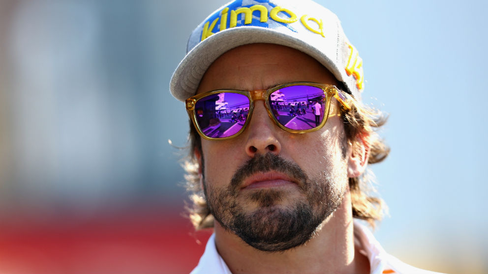 La sombra de la retirada vuelve a planear sobre un Fernando Alonso al que nadie en McLaren quiere perder de cara a la próxima temporada. (Getty)