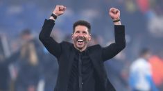 Simeone celebra la Europa League sobre el césped del Stade de Lyon. (Getty)