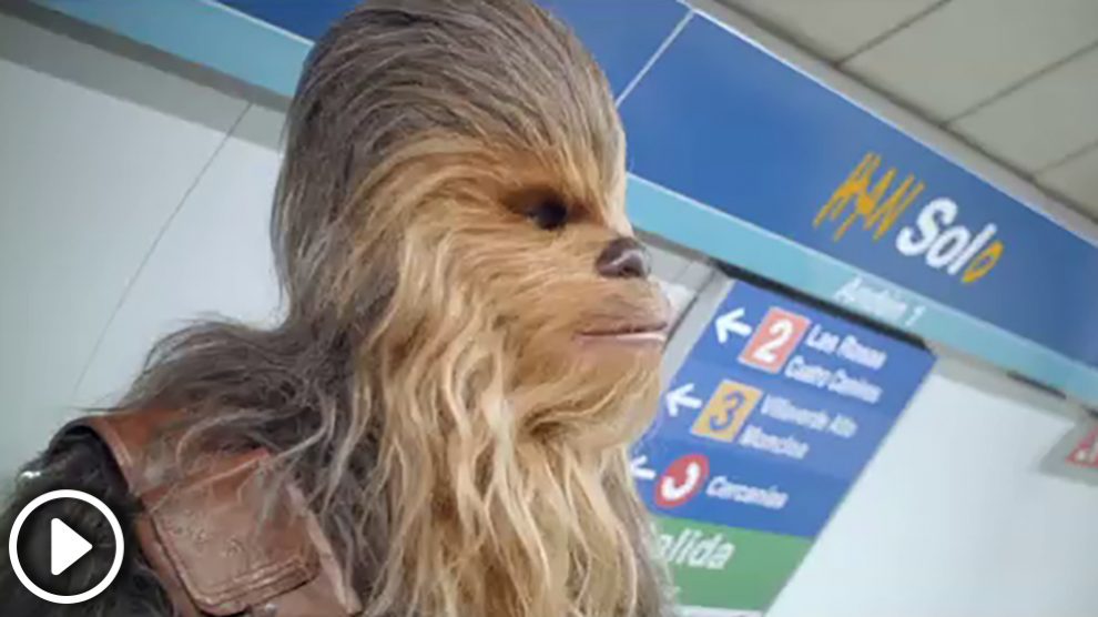 Chewbacca en Metro de Madrid.