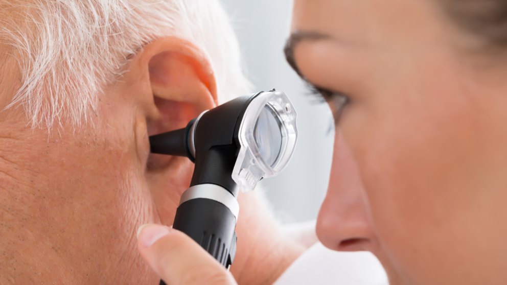 El otorrino es el especialista en enfermedades relacionadas con la nariz, la garganta y el oído.