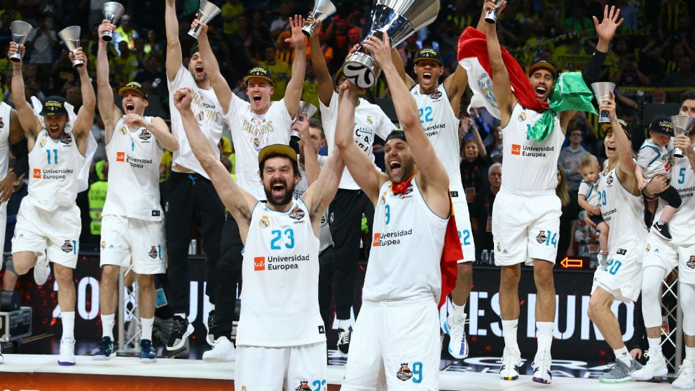 Felipe Reyes y Sergio Llull celebran con rabia el triunfo en la Euroliga. (Getty)