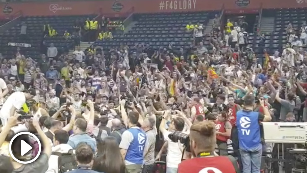 Así celebraron los jugadores del Real Madrid la Décima junto a los aficionados.