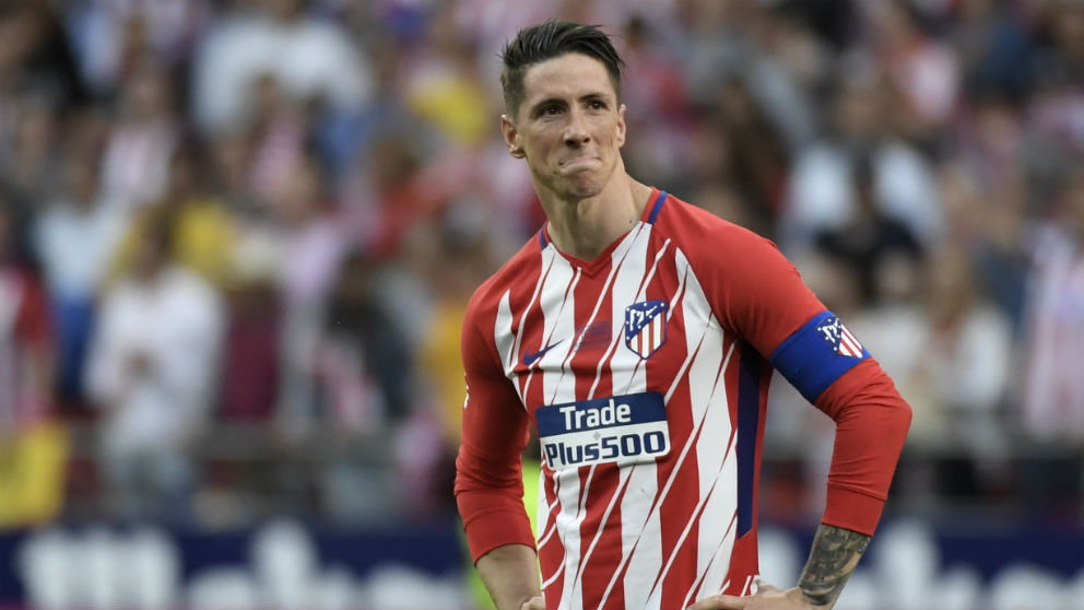 Fernando Torres, emocionado durante su homenaje de despedida del Atlético de Madrid. (AFP)