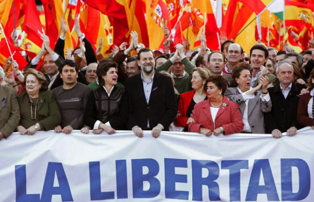 Mariano Rajoy en la manifestación de 2007 en que llamó a "defender la nación" al grito de "¡Viva España!