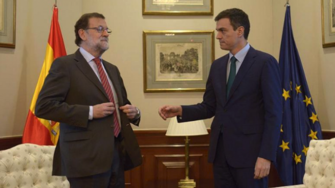 Mariano Rajoy le niega el saludo a Pedro Sánchez en 2016 en Moncloa