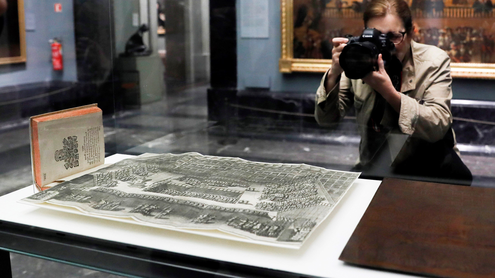 Lámina de Gregorio Fosman que documenta «de forma única» las celebraciones religiosas y políticas del siglo XVI. (Foto: EFE)