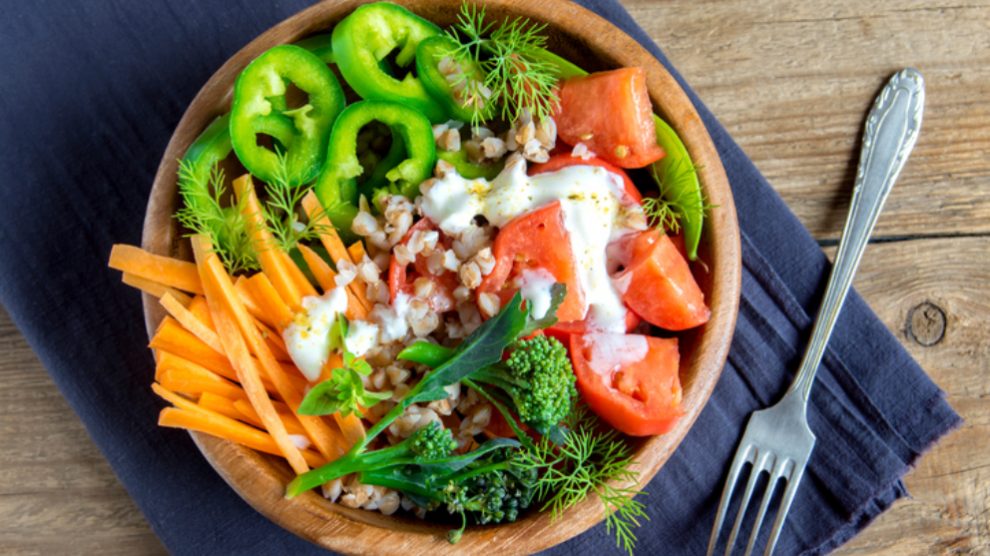 Receta de ensalada roja y verde, deliciosa y muy apetecible