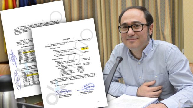 El tesorero de Podemos, Daniel de Frutos, y el documento remitido al Tribunal de Cuentas que el partido publicó originariamente. / OKDIARIO y Flickr Podemos
