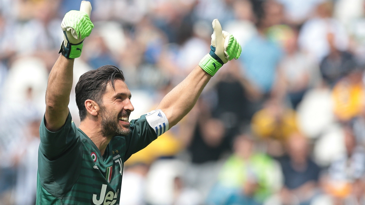 Buffon despidiéndose de su público. (Getty Images)