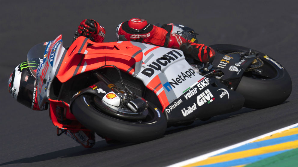 Alberto Puig ha puesto el dedo en la llaga a Jorge Lorenzo, asegurando que el piloto balear no será capaz jamás de pilotar rápido con la Ducati. (getty)