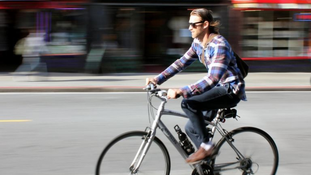 Ir al trabajo en bici tiene más ventajas que sólo practicar deporte.