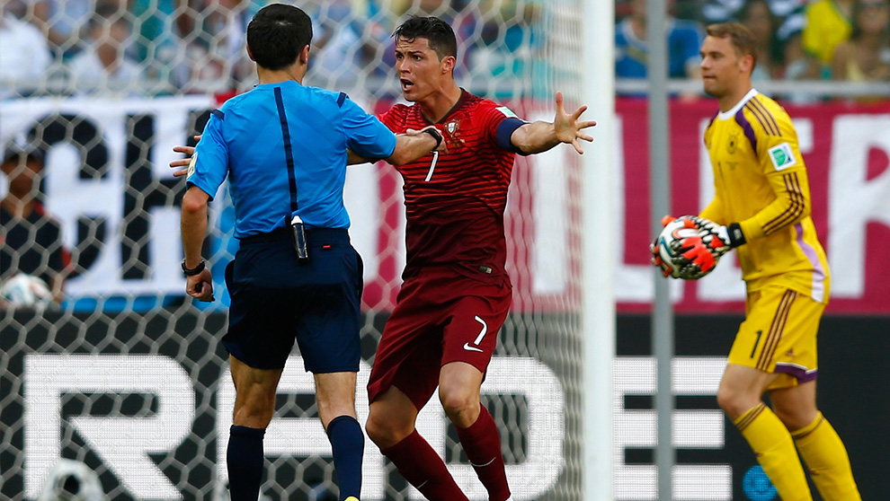 Mazic desató el enfado de Cristiano en el Mundial 2014 tras expulsar a Pepe. (Getty)