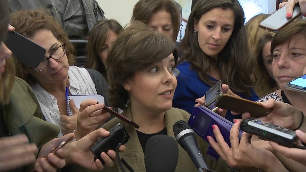 Soraya Sáenz de Santamaria, vicepresidenta del Gobierno, en los pasillos del Congreso. (EP)