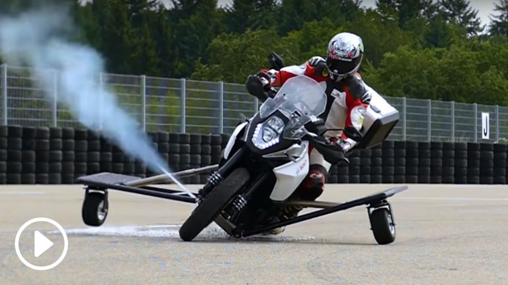 La firma Bosch ha inventado un interesante sistema que es capaz de evitar que te caigas de la moto cuando la pérdida de adherencia es ya irremediable.
