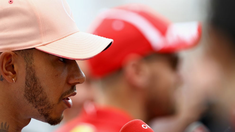 Lewis Hamilton no se ha cortado a la hora de asegurar que no puede fichar por Ferrari porque Sebastian Vettel le tiene vetado como compañero de equipo. (Getty)