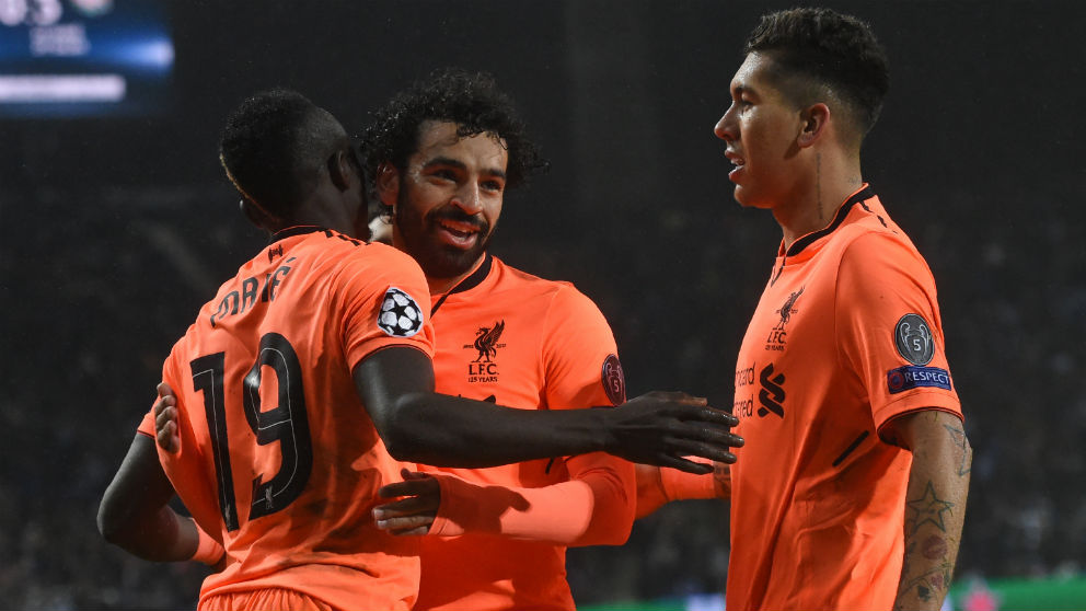 Sadio Mané, Mohamed Salah y Roberto Firmino celebran un gol con el Liverpool. (AFP) | Final Champions League 2018