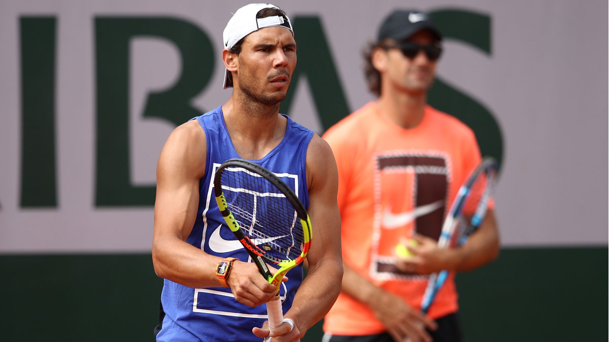 Nadal,-y-al-fondo-Moyá,-en-la-primera-toma-de-contacto-en-Roland-Garros,-donde-aspira-a-levantar-su-11º-título-(Getty)