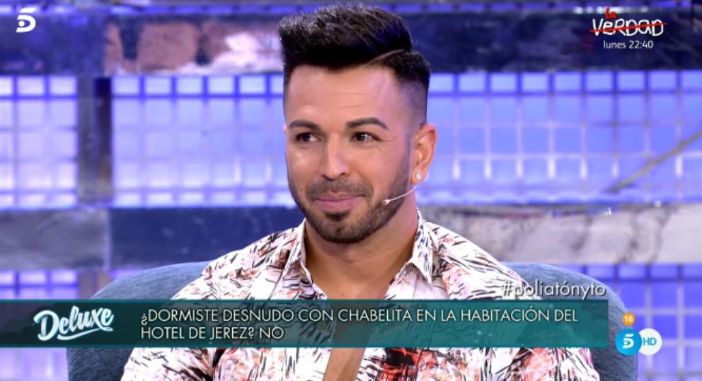 Tony confiesa en ´Salvame Deluxe’ que durmió desnudo con Isa