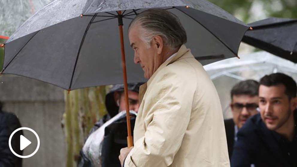 Luis Bárcenas a las puertas de la Audiencia Nacional. (Foto: EFE)