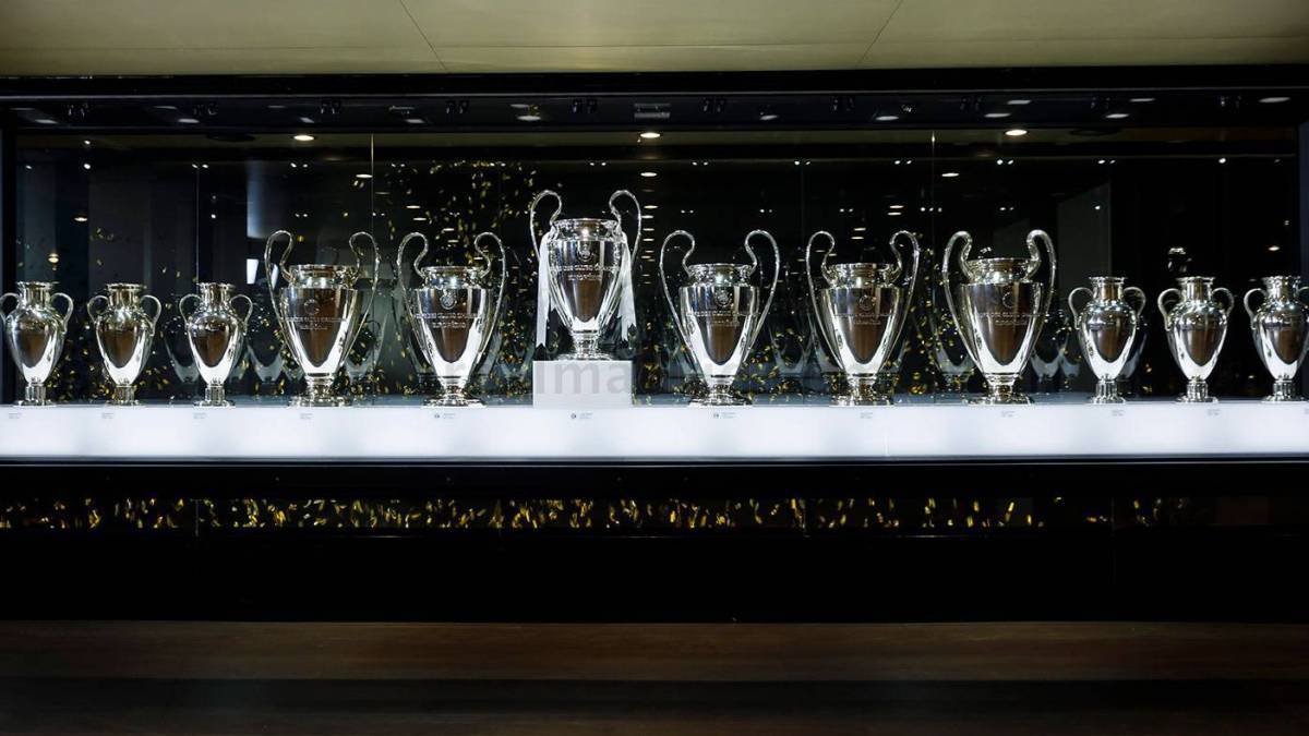 Las doce copas de las Champions League anteriores, en el museo del Bernabéu.