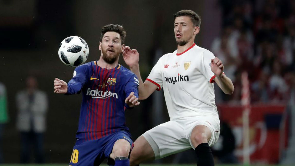 Lenglet en una disputa con Messi, durante la final de Copa (Getty).
