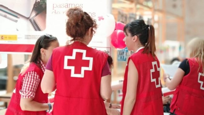Cruz Roja lucha contra la pobreza con trabajadores pobres: ofertas de empleo por 450 €/mes