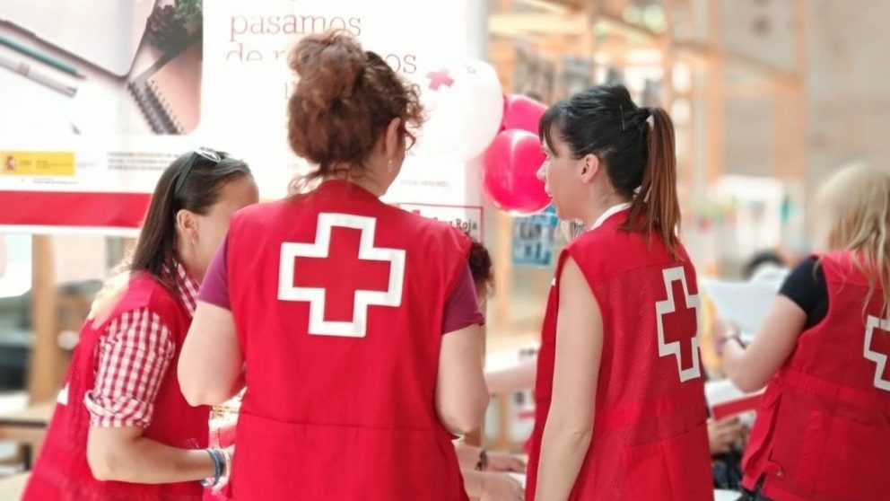 Empleados de Cruz Roja.