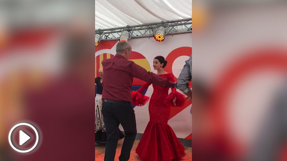 Inés Arrimadas bailando sevillanas.