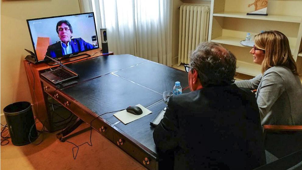 El fugado Carles Puigdemonta tiende desde Berlín una videoconferencia con el president Quim Torra y Elsa Artadi.