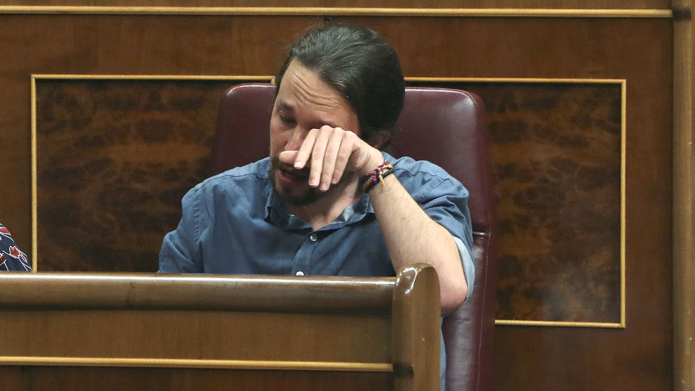 Pablo Iglesias llora durante una sesión de control al Gobierno. (Foto: EFE)