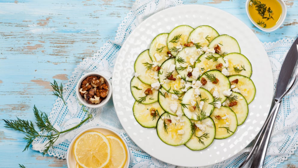 Receta de carpaccio de calabacín con almendras.