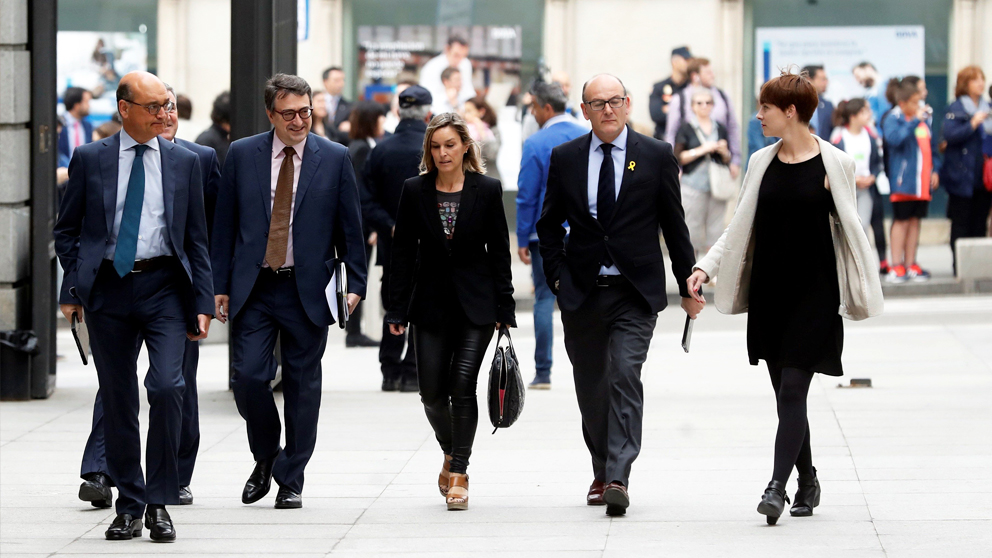 Todos los integrantes del Grupo Parlamentario Vasco en el Congreso de los Diputados, con Aitor Esteban al frente. (Foto: EFE)