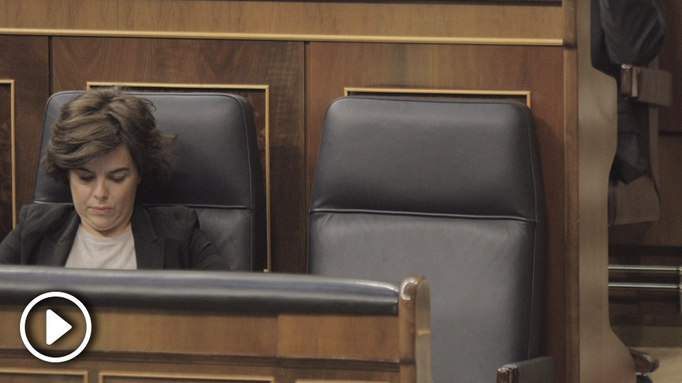 El escaño de Mariano Rajoy vacío durante la moción de censura de Pedro Sánchez.