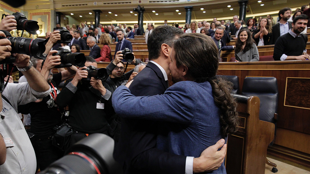 Pedro Sánchez y Pablo Iglesias, en el Congreso. (Foto: Francisco Toledo)