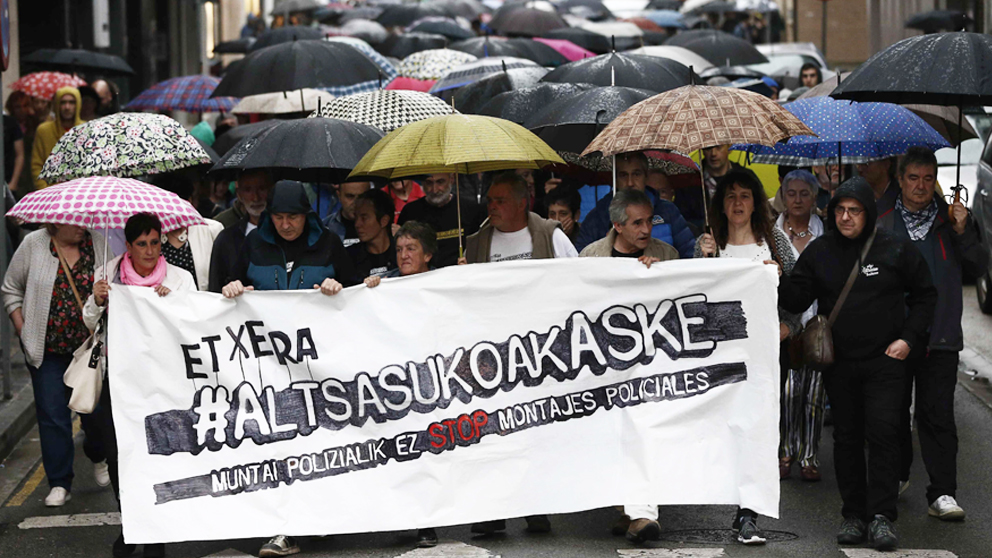 Manifestación en Alsasua en defensa de los agresores de dos guardias civiles y sus parejas. (Foto: EFE)