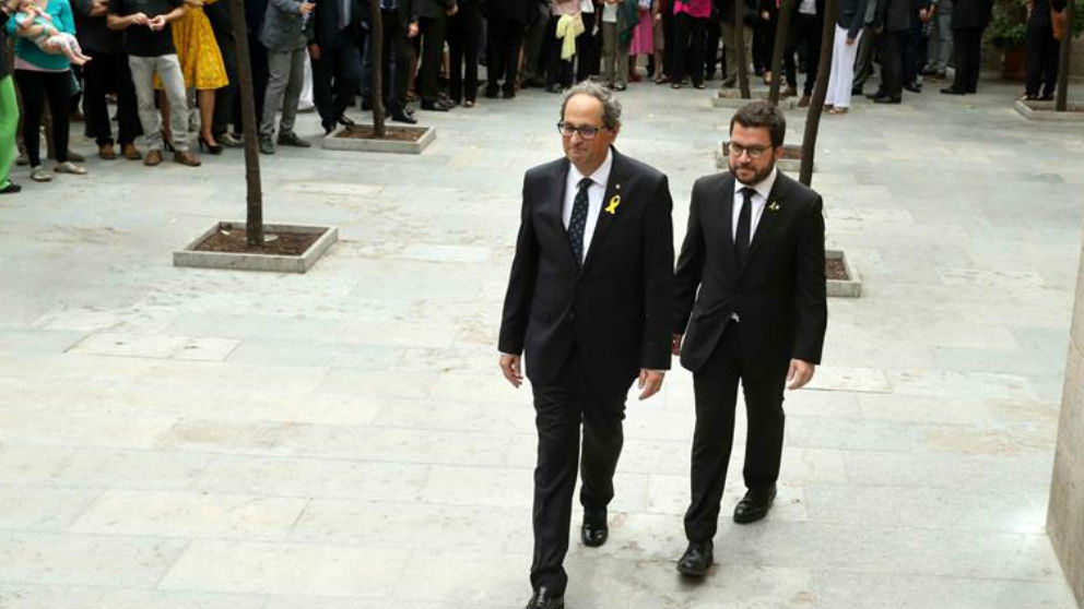 El presidente de la Generalitat, Quim Torra, y el vicepresidente y conseller de Economía, Pere Aragonès. (EFE)