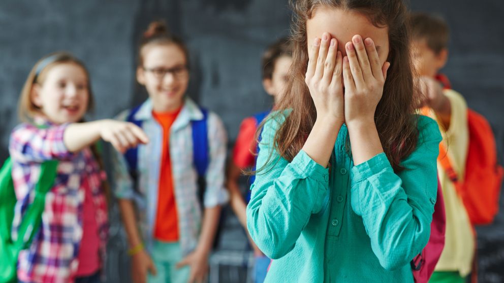 Consejos y pasos para saber cómo ayudar a tu hijo si sufre acoso escolar