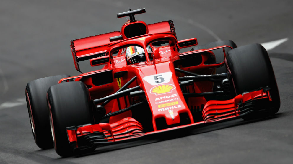 El Ferrari SF71H de Vettel y Raikkonen podría estar utilizando un sistema DRS cuya abertura sería mayor de la permitida. (Getty)
