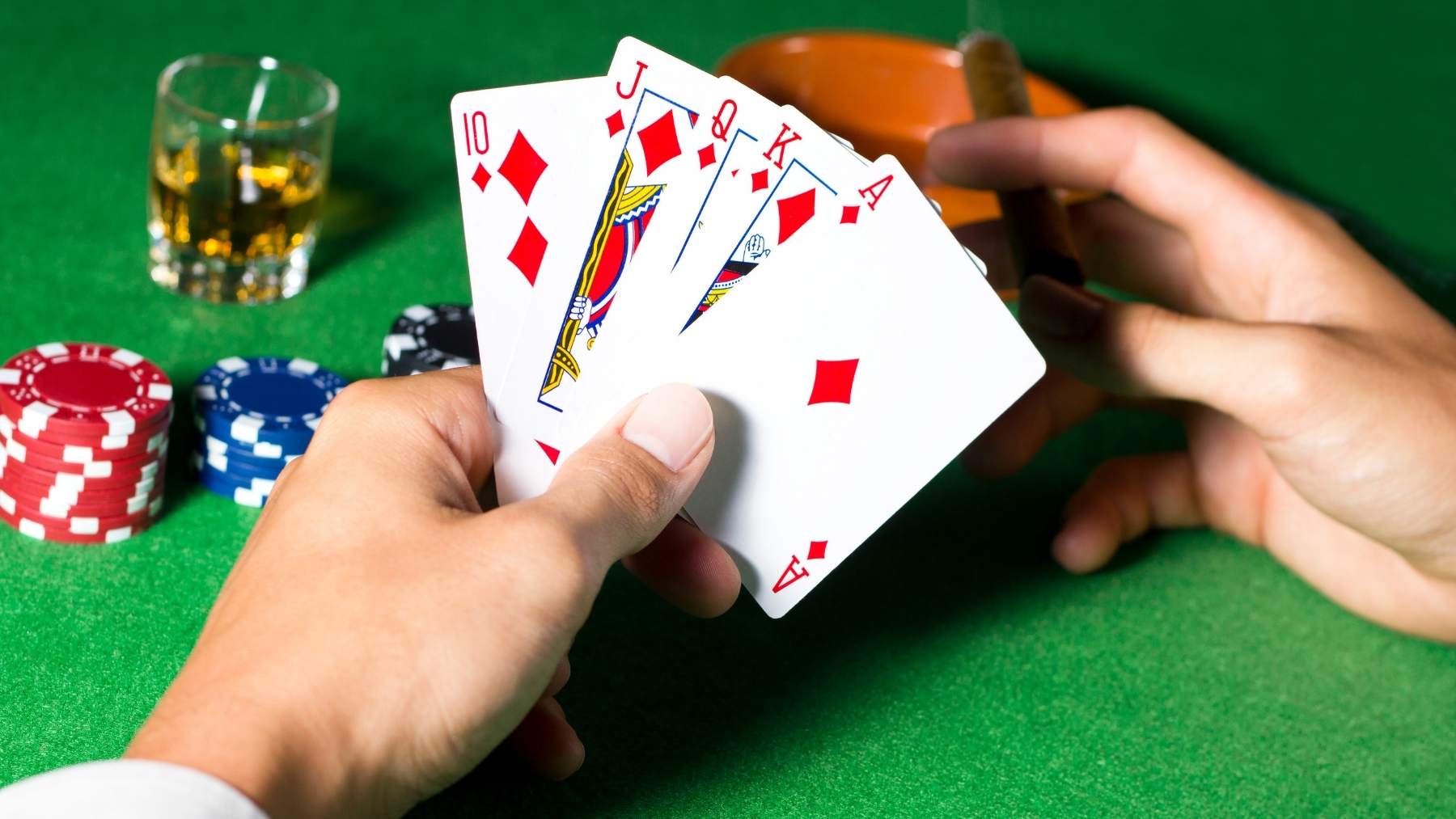 triángulo Escribe un reporte horizonte Pasos para jugar al póker de forma profesional