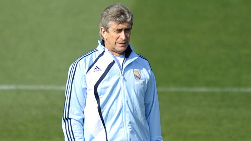 Manuel Pellegrini en un entrenamiento durante su etapa en el Real Madrid. (AFP)