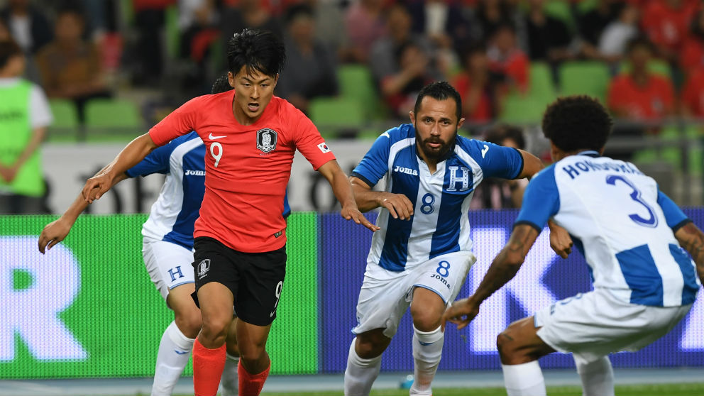 Lee Seung-woo durante un partido con Corea del Sur. (AFP)