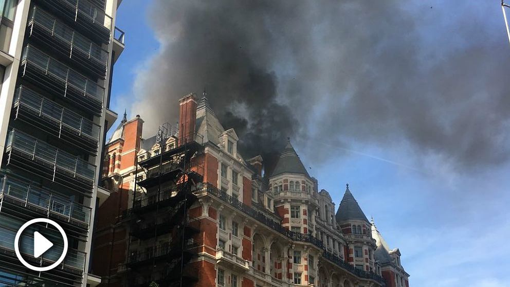 Incendio en un hotel de Londres, el Mandarin Oriental, junto a los almacenes Harrods.