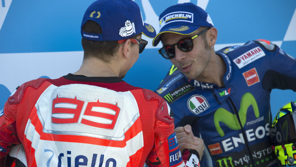 Con más de media temporada por delante, Jorge Lorenzo ya puede presumir de tener mejores números que Valentino Rossi con Ducati, donde ambos habrán permanecido dos años durante su carrera. (Getty)