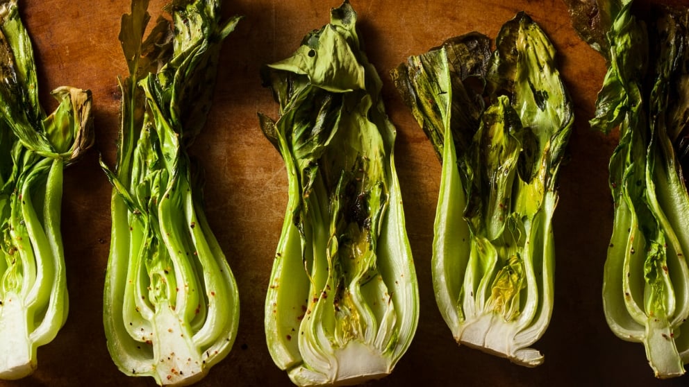 Receta de Pak Choy al horno con requesón, hierbabuena y pistachos
