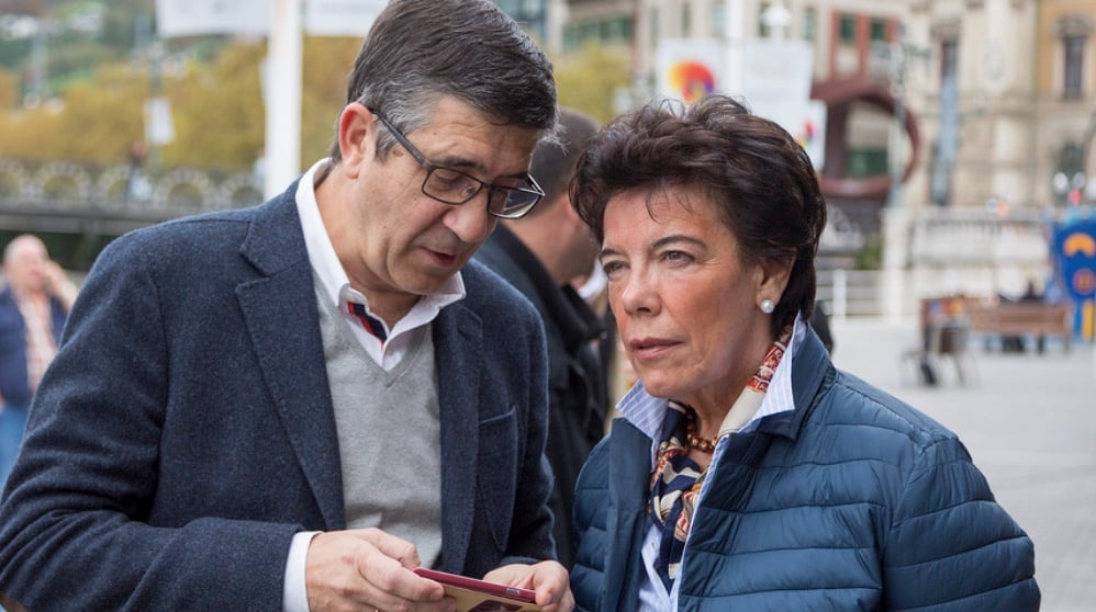 Patxi López e Isabel Celáa. (Foto. PSOE vasco)