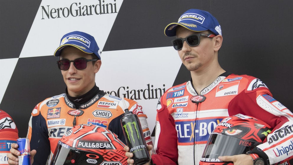 Jorge Lorenzo y Marc Márqeuz en el podio. (Getty)