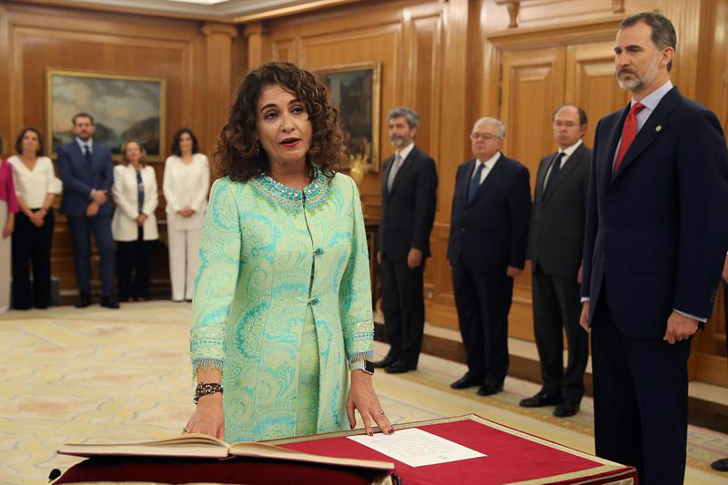 María José Montero prometiendo el cargo de ministra de Hacienda