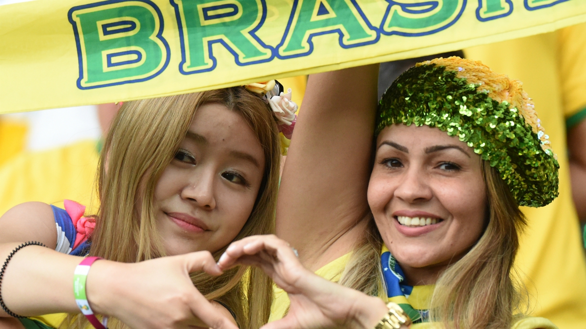 Dos aficionadas cariocas, durante el pasado Mundial. (AFP)
