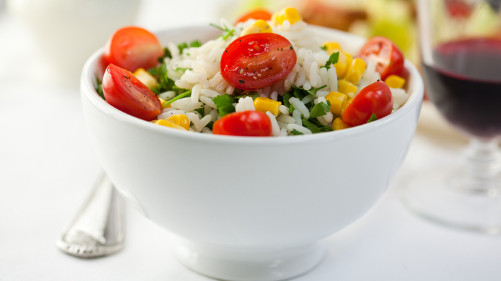 Receta de arroz blanco con verduras y vinagreta, ligera