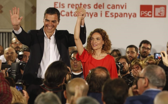 Pedro Sánchez y su ministra de Política Territorial, Meritxell Batet 